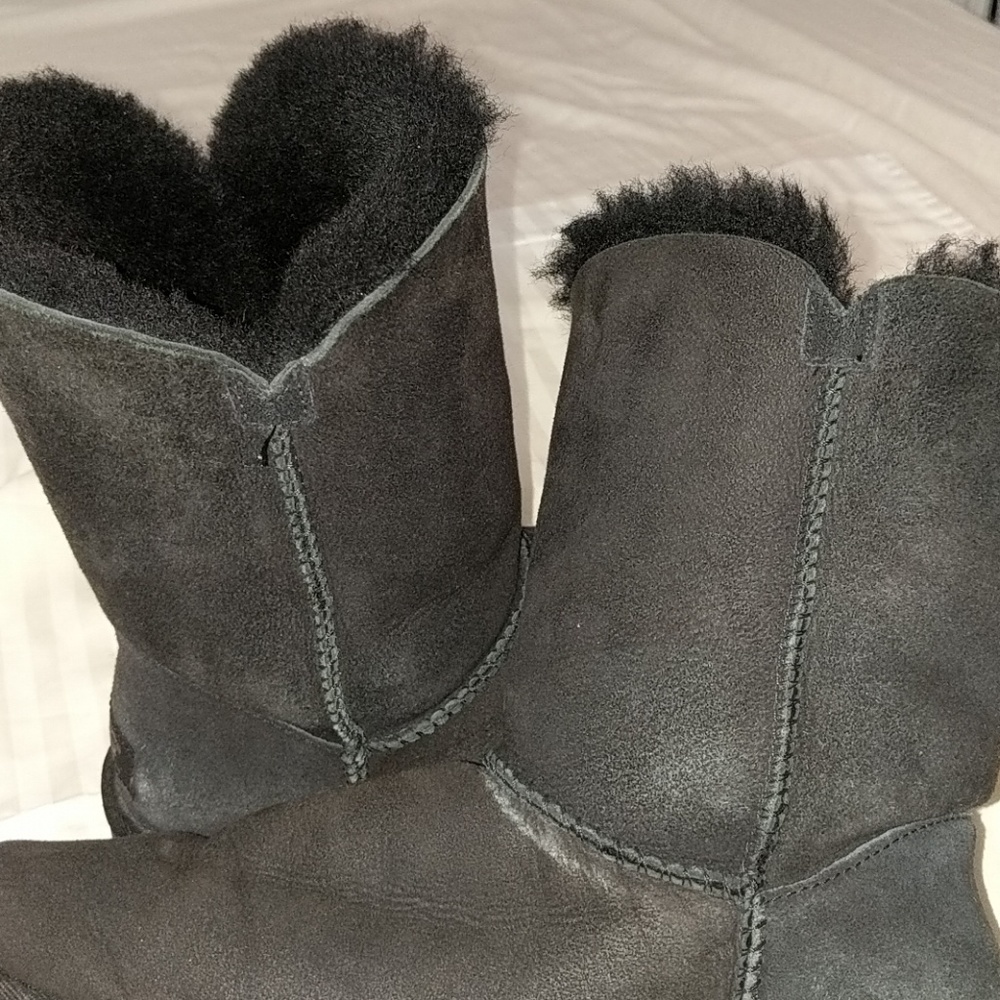UGG Bailey Button - Picture 6 of 8